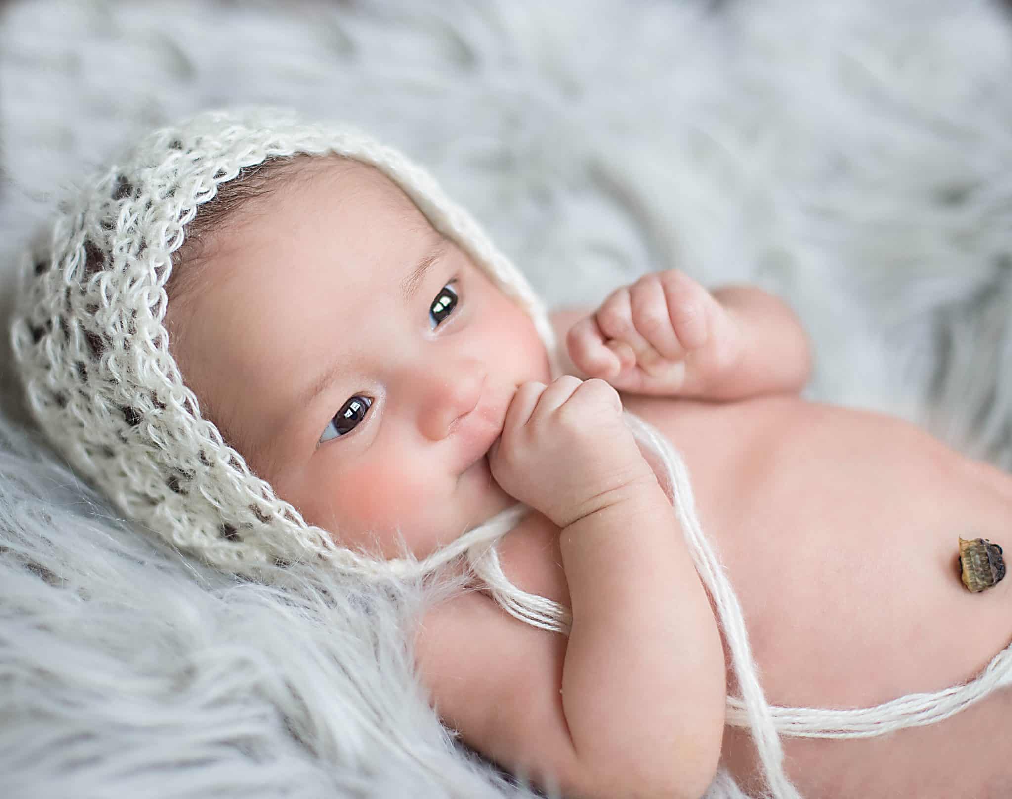 Newborn baby photographer, newborn session, bonnet