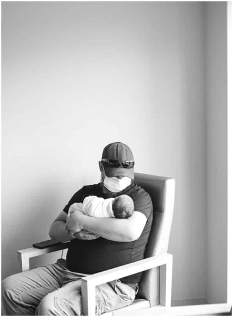 dad and newborn baby at the hospital, fresh 48 session