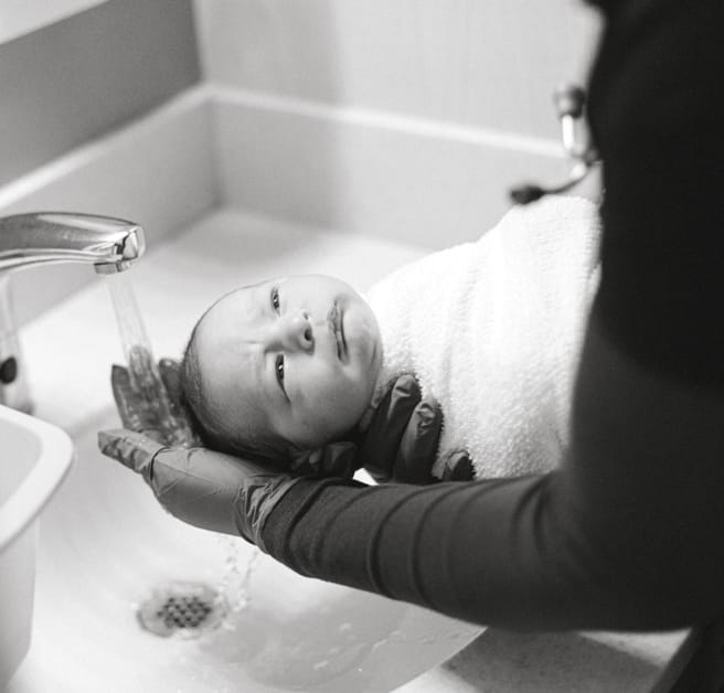 babys first bath in the hospital 